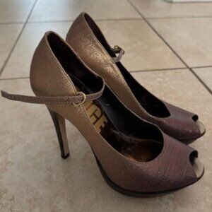 Office London Peep-Toe Mary Jane High Heels Iridescent Gold – Size 39 / 8